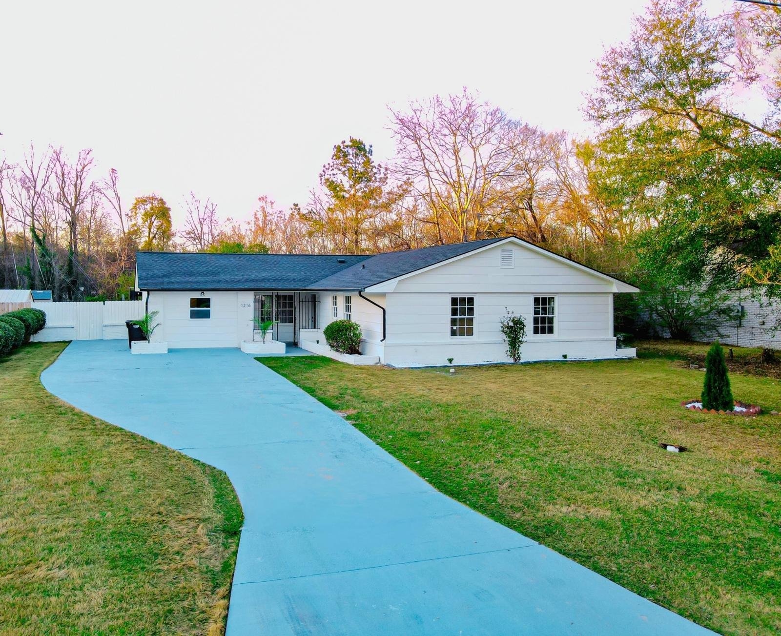 1216 Woodburn CT